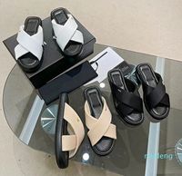 Designer feminino Slippers Cross Slippers São de verão Sandals Casual Sandals 2023