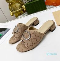 Sapatos de grife, verão para mulheres chinelas de plataforma de couro em sandálias internas e externas do tamanho 11 de largura 11 de largura