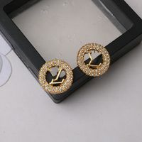 23SS New Style Luxury Brand Designers v Letters Ear Stud 18K Gold Bated 925 Silver Geométrica Mulheres Circular Crystal Jewerlry