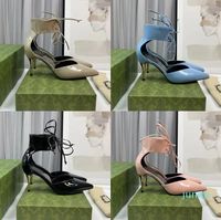 2023 Tasarımcı Lüks Seksi Sinlu Ayak Parçaları Topuk Sandalet G Aileler Kadın Patent Siyah/Mavi/Pembe/Gümüş Sığ kesilmiş Sandal Ladys Fashion Out Out Yan Ayakkabılar
