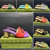 Cuero tacón medio damas sandalias zapatillas diseñador diseñador de moda damas pisos de tobillo mulas de goma mulas de verano zapatos de boda sexy 34-42