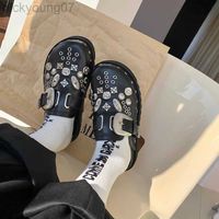 Zapatillas remachadas de suela gruesa para mujer, zapatos con agujeros Vintage de verano, zapatillas negras Y23