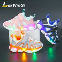 Stivali Sepatu olahraga bersinar sepatu LED bayi perempuan kasual anak anak bersirkulasi udara sneaker ukuran 21 30 l230510