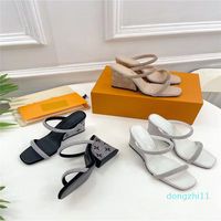 2023 Womens Fashion Slippers Rhinestone Designer Slies Slip on Slipper Girls 60mm Clipper Platform Sandals Size 35-40