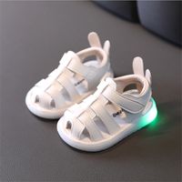 Sandalet yaz bebek kızlar sandaletler deri ışık kapalı ayak parmağı yürümeye başlayan çocuk ayakkabıları sevimli yumuşak taban moda bebek ayakkabıları 230518