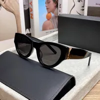Men de qualidade de alta qualidade designer Óculos de sol envoltem óculos de sol para mulheres Hip Hop Moda de luxo que conduz a praia Sombreamento UV 400 Vicidos polarizados Modelo M94