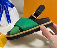 Tasarımcılar Kadın Düz Slaytlar Sandal Kadın Sandal Ünlü Tasarımcı Sandalet Daireler Topuk Yaz Deri Terlik Moda Toptan Ayakkabı 2023