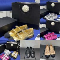 Moda Vintage Tasarımcı Kadınlar Mary Jane Ayakkabı Bale Patent Deri Lady Chunky Topuk Elbise Ayakkabı Toka Orta Topuk Nakış C Patchwork Sandalet