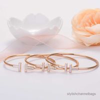 Charm Bracelets Luxurys Designers bracelet Women Charm brace...