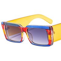 Nuevas gafas de sol Personalidad Unisex Gafas Rectángulo Anti-UV Spectacles Marco de mosagiación anteojos Templos anchos Ornamentales