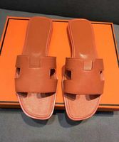 Sandálias da moda folhas de couro genuíno chinelos de verão Luxo Oran Sandal Ladies Beach Sandal Party Wedding Slipper Tamanho 35-43 com caixa