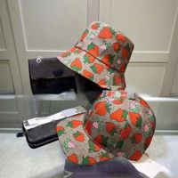 Çilek Baskılı Beyzbol Kapakları Tasarımcı Kova Şapkaları Kadın Güneş Koruma Nefes Alabilir Açık Mekan Kapağı