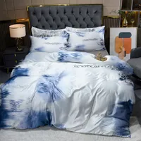 Роскошные дизайнерские наборы постельных принадлежностей для Queen 4pcs/Set Blue White Letter Printed Satin Size Size Size Cover Sheet Pillowcases 2023