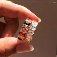Eheringe zierliche Brautquadrat -Zirkon -Verlobungsring Vintage Gold Farbe Süßes weiblicher Regenbogenkristallstein für Frauen