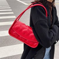 Kvällspåsar röd hjärtstruktur liten fyrkantig axel väska damer mode pendlare kvinnor tote handväska handväskor kvinnliga topphandtag underarm