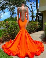 Crystals Sexy Mermaid Prom Dress 2023 Luxury for Black Girls Orange Satin Satin Sheer Neck Abiti scintillanti Robe De Bal