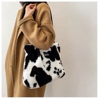 Akşam çantaları kış peluş omuz çantası moda sevimli messenger karikatür inek zebra desen kadın çanta büyük kapasiteli çanta alışveriş