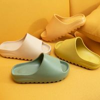 Slippers homens e mulheres casal espessando chinelos de verão fêmeas de cor sólida em casa sapatos internos de borda serrilhada chinelos respiráveis ​​G230210