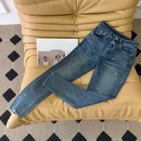 2023 Дизайнерские джинсы женские женщины Новая середина вайста прямой джинсы Joker Jeans Lotus Leaf Leaf Leg Leats Письмо украсить отдых. C5