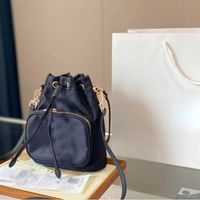 Bolsos de diseñador de moda para mujer, bolsos cruzados informales, mochilas de lona, bolso de hombro con estampado de letras elegante para mujer, mochila de lujo de 22cm