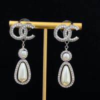 Pendientes de encanto de plateado perlas. 925 Silver Pin de rehinestone Aretes de lujo diseñador para mujeres. Fiesta de bodas Diseñador de joyas nupciales Aretes con sellos