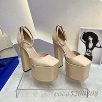 Diseñador de lujo Mujeres Paty Dress Zapatos Genuinos Patentes Pombas de cuero Tisos súper altos Sandalias de plataforma plana zapatos para mujer zapatos de punta cuadrada Zapatillas Mujer 2023