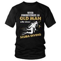 Le magliette maschili non sottovalutano mai un vecchio che ama la maglietta per immersioni subacquee uomini in cotone a manica corta Tshirt Quote TEE per amante del subacqueo Z0220