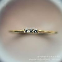 Anillos de clúster estilo japonés dorado tres diamantes anillo de mujer de oro básico