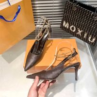 2023 Yaz Kadın Slingback Pompaları Arşivli Cherie Bayan Elbise Ayakkabı Lüks Tasarımcıları Monogramlar Yüksek Topuklu Sandal 8cm ayak bileği zinciri kayış sandaletler slaytlar terlik