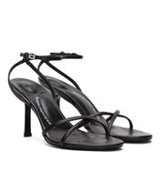 Perfekte Marke Wang Dahlia Sandals Schuhe weiße schwarze Frauen Riemchen Design Stiletto Ferse Sexy Sommerspitze Zehenparty Hochzeitsschuhschuhe