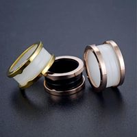 2021 جودة عالية الجودة الفاخرة البلغارية S925 Silver Jewelry Rose Rings Rings مصمم الرجال والنساء عشاق الهدايا البيضاء زوجين سوداء من السيراميك EN236S