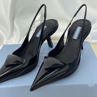 Sandaler High Heels Summer Casual Shoes 2023 Women Flat Ladies ￤kta l￤der tofflor Designer Luxury P Triangle Sign Storlek 35-40