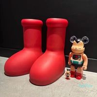 Дизайнер-биг-голова дождевых сапог мальчик та же мода креативные резиновые красные ботинки самка 2023 Новый плоский водонепроницаемый снаружи, чтобы носить среднюю трубку