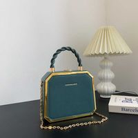 Dropship Women Shoulder Bags 2022 Fashion Pleated Weave Handbags Golden  Metal Handle Chain Females Evening Clutch Bags New Elegant Box to Sell  Online at a Lower Price