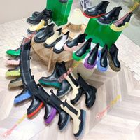 Designer cl￡ssico botas curtas Plataforma feminina Botas de tornozelas el￡sticas Cinches da cor de borracha de onda de aboto