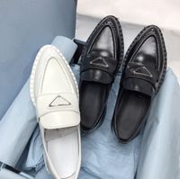 Diseñador de lujo Mujeres zapatillas casuales Moda de cuero genuino de cuero negro punta de punta de punta de punta de los pies puntiagudas