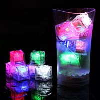 Mini cubitos de hielo LED de gadgets Color de fiesta ligero Cambio de parpadeo Plaining Put en agua para Bar Drink Festival de la Bola de bodas Festival de decoraci￳n de la noche de Navidad Suministro