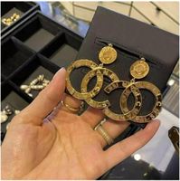 Brincos de grife de garanhão da orelha Designers de marca de lustres 18K Geometria de ouro Batendo de duas letras clássicas festas de casamento judeulry