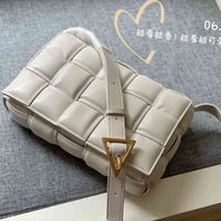 حقيبة العلامة التجارية حقائب يد فينيتاس مصمم حقيبة Bottegass Triangle Decoration 2022 Single Houtgle Messenger Tofu Zhao Ruth's نفس كاسيت
