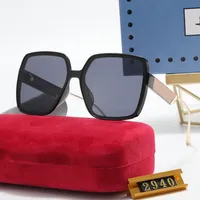 Роскошные дизайнерские солнцезащитные очки для мужчин и женщин Мужчина крутой стиль Горячая мода Классическая толстая тарелка Черная белая очки для мужчины дизайнер с оригинальной коробкой