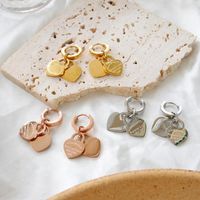 Kolczyki obręcze wisiorek w kształcie serca złoty dla kobiet Zestaw produktów trendów