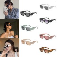 نظارة شمسية النساء UV400 مصمم نظارات النساء الأسود للبالغين الاتجاه الصيف الأزياء نظارات الشمس