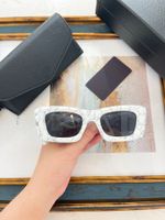 RR13 Gafas de sol de verano para mujeres Men Style Anti-ultravioleta Plank Plank Marco completo Seguntas de los anteojos aleatorios