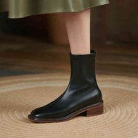 أحذية للأحذية الجلدية الكبيرة للسيدات في الخريف الشتاء الجديد الأزياء البريطانية الجديدة المرنة السحاب مارتن نساء