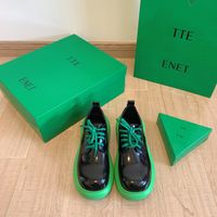 Tasarımcı Bayanlar Elbise Ayakkabı Yeni Bullock Kalın İngiliz Tarzı Patent Deri Tek Ayakkabı Büyük Ayak Ayakkabı Yükseltme Moda Çok yönlü Kadın Ayakkabıları
