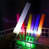 LED Glow Stick Light Gadget World Cup Cheer Luminous Accesstes Courts de concert de clignotant Camping Camping Party d'urgence pour enfants Gifts Adultes Cadeaux Halloween Christmas