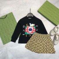 Juegos de ropa para ni￱os m￡s Velvet Fashion British Tops Marca Autumn and Winter Childrens Treasures Ni￱as Cotton Dos piezas Dise￱ador de lujo Skirt Skirt Pantal