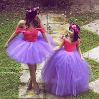 M￤dchenkleider Prinzessin Sch￶ne s￼￟e Blume lila Mutter und Tochter Kleinkind Lange h￼bsche Kinder Erste heilige Kommunionkleid