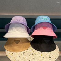 Breda randen hattar lyxig designer hink hatt fritid mode reseskinkor f￶r kvinnor och m￤n strand sol fiskare m￶ssa fast f￤rg klassiker klassisk