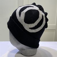 Diseñador clásico Beanie Hats Fashion Modion Fashion Universal Knitted Winter Winter Style Hot Wool al aire libre Calavera caliente